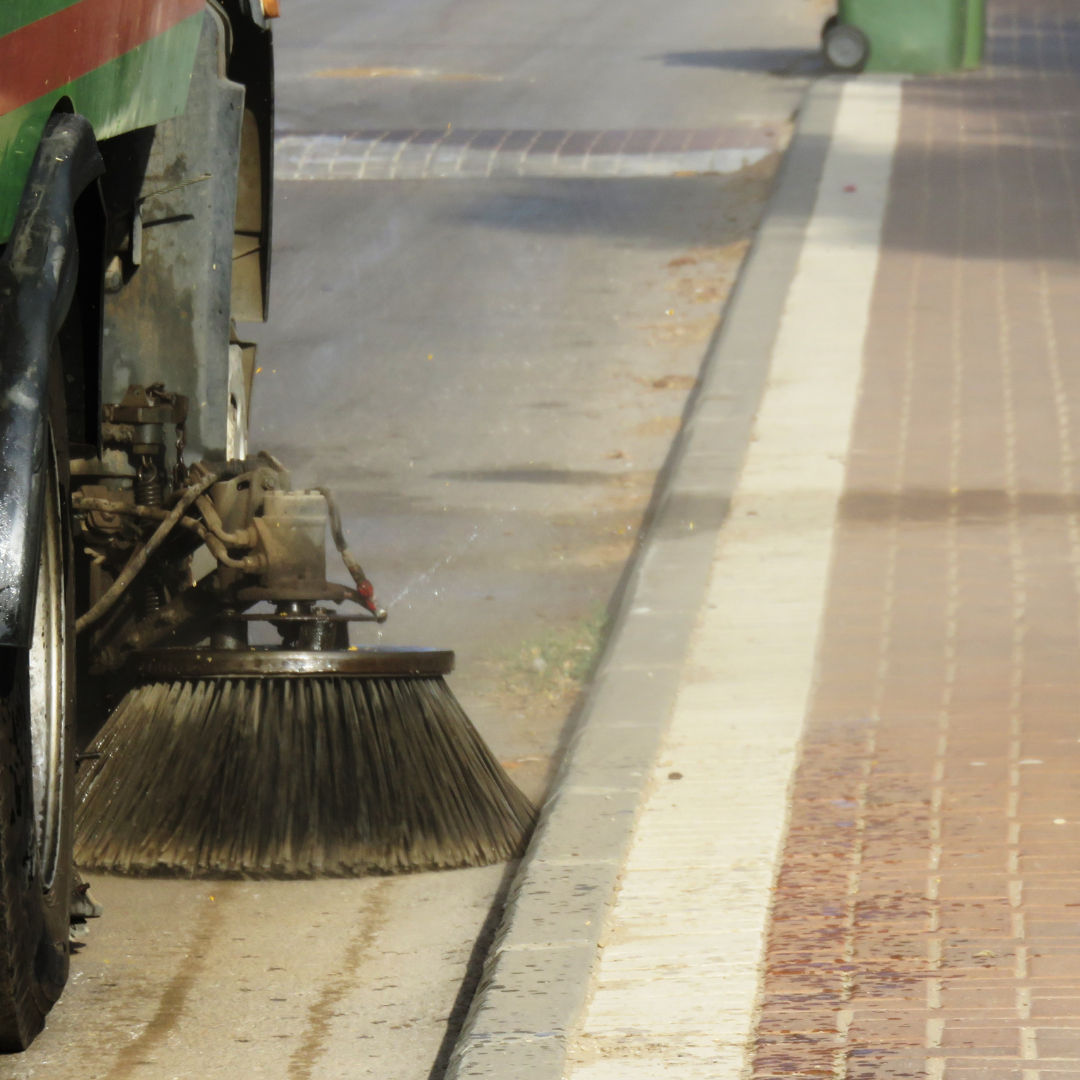 Straatreiniging en machinaal vegen door Panhuijzen Groen